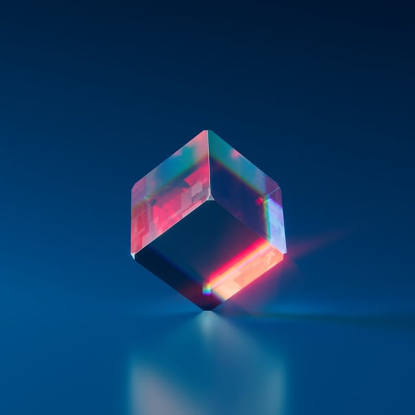 cubo rosado con fondo azul